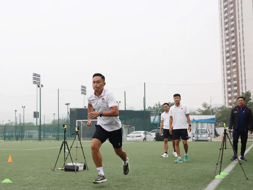 Việc kiểm tra thể lực mang tính bắt buộc trong các đợt tập huấn ở đầu và giữa mùa bóng.