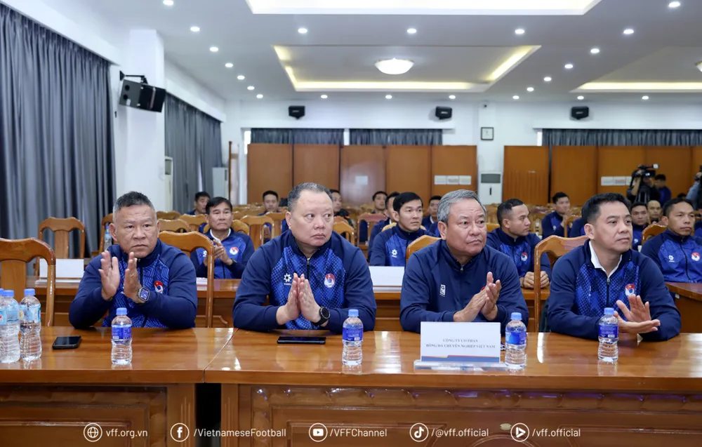 Các Giám sát trọng tài tham dự khóa tập huấn