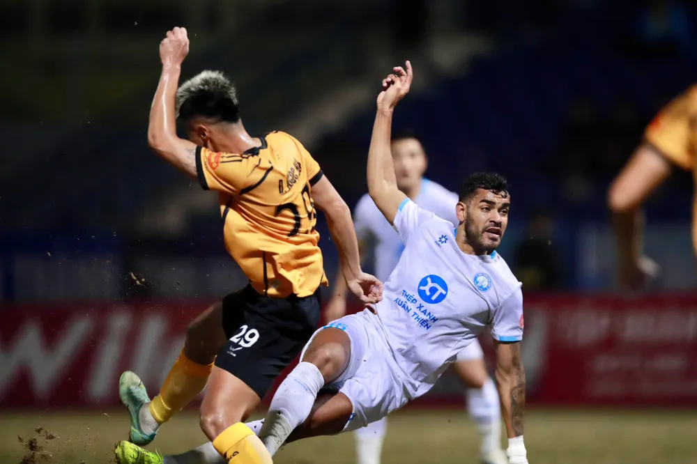 Nam Định bị cầm hòa trong chuyến làm khách trên sân Thanh Hóa ở vòng 12. Ảnh; QUANG DƯƠNG