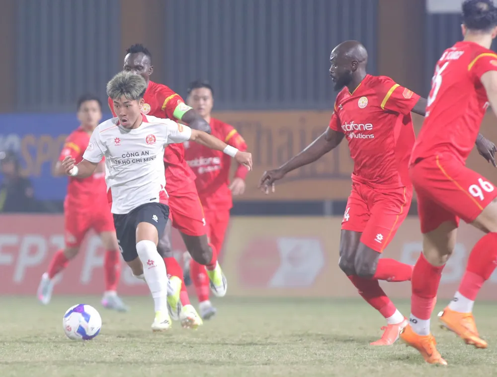 Khoa Ngô có trận ra mắt ấn tượng cùng CLB Công an TPHCM. Ảnh: ĐÌNH VIÊN.