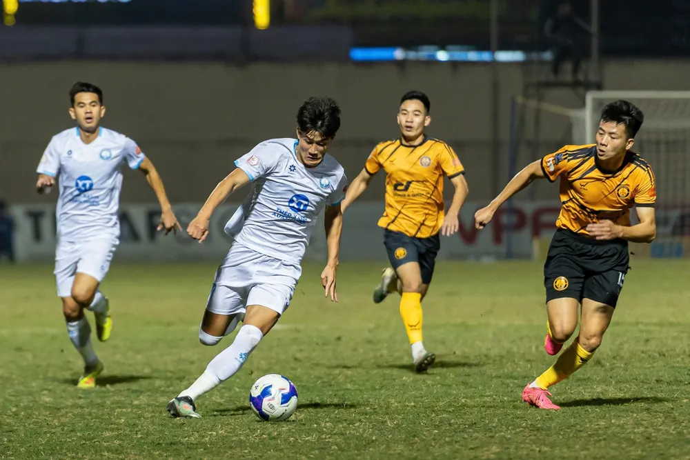 Thanh Hóa nỗ lực giành 1 điểm trước Nam Định ở vòng 12, nhưng khó khăn vẫn còn chờ đón đội này ở phía trước.