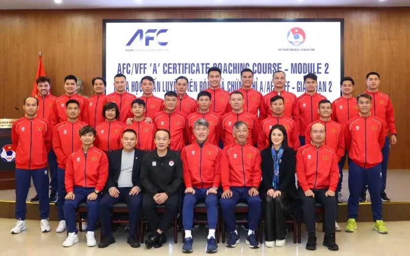 Ban tổ chức, lãnh đạo VFF cùng các học viên chụp ảnh lưu niệm tại lễ bế mạc.