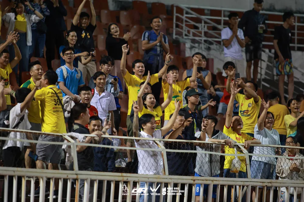 Cổ động viên Thanh Hóa luôn đồng hành cùng đội nhà ở những thời điểm khó khăn.