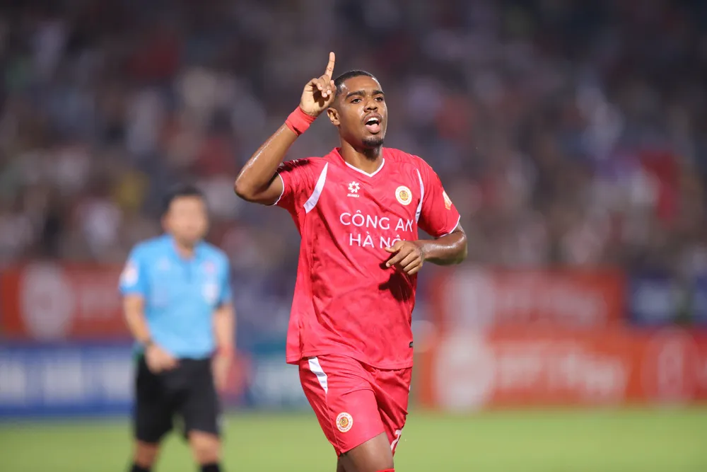 Alan Sebastiao đang dẫn đầu danh sách Vua phá lưới với 11 bàn. Ảnh: CAHN FC