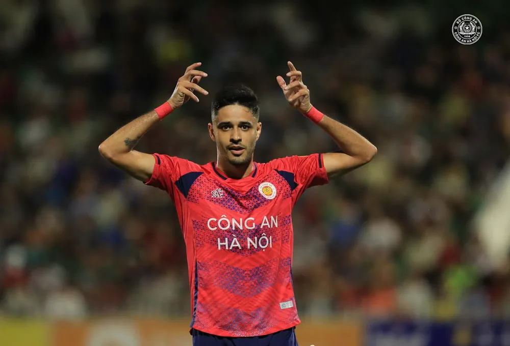 Leo Artur sẽ ngồi trên khán đài trong chuyến làm khách của CAHN trên sân Thanh Hóa vào ngày 24-2. Ảnh: CAHN FC