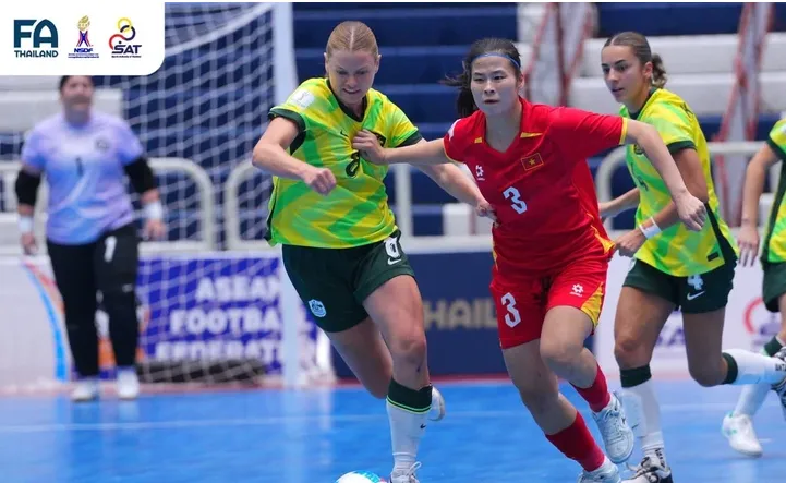 Đương kim vô địch Việt Nam bất ngờ thua tân binh Australia ở trận ra quân. Ảnh: FAT