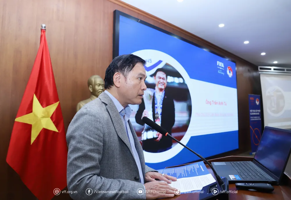 Phó Chủ tịch VFF Trần Anh Tú phát biểu tại Hội thảo.