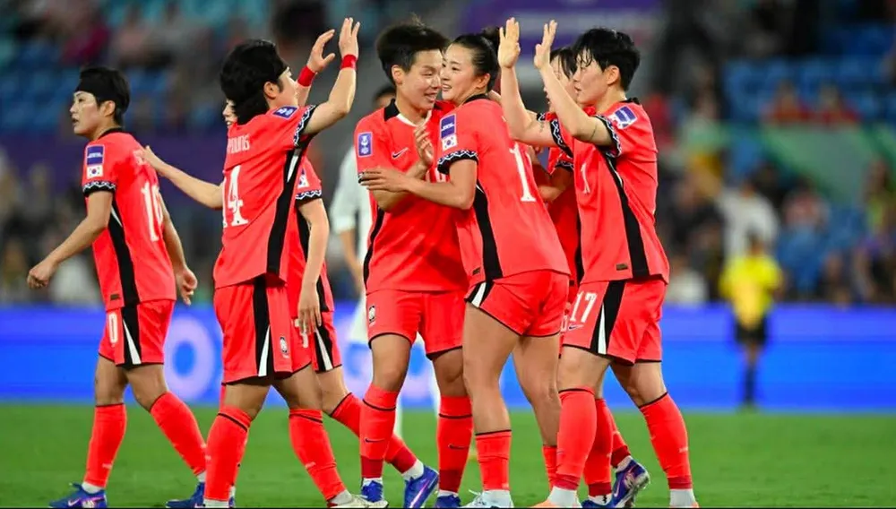 Các cô gái Hàn Quốc khởi đầu thuận lợi tại bảng A sau khi thắng Iran 3-0.