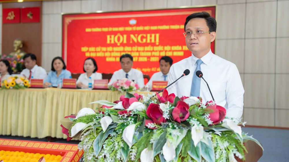 Ông Nguyễn Thế Duy phát biểu tại buổi tiếp xúc cử tri vào sáng 2-3.