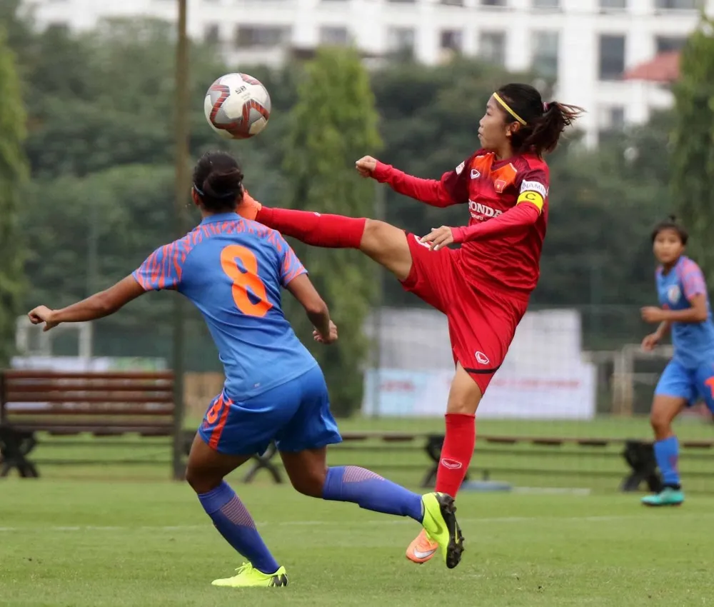 Huỳnh Như cùng các đồng đội hướng đến mục tiêu giành 3 điểm trước Ấn Độ ở trận ra quân. Ảnh: VFF