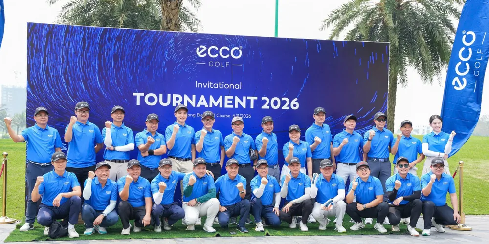 Các vận động viên tham dự giải chụp hình lưu niệm.