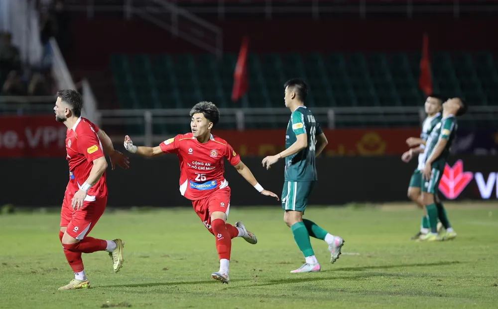 Khoa Ngô tiếp tục thể hiện phong độ ấn tượng trên hàng công CLB Công an TPHCM. Ảnh: DŨNG PHƯƠNG