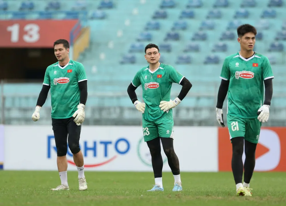 HLV Kim Sang-sik có nhiều lựa chọn ở người bắt chính trận gặp Malaysia.