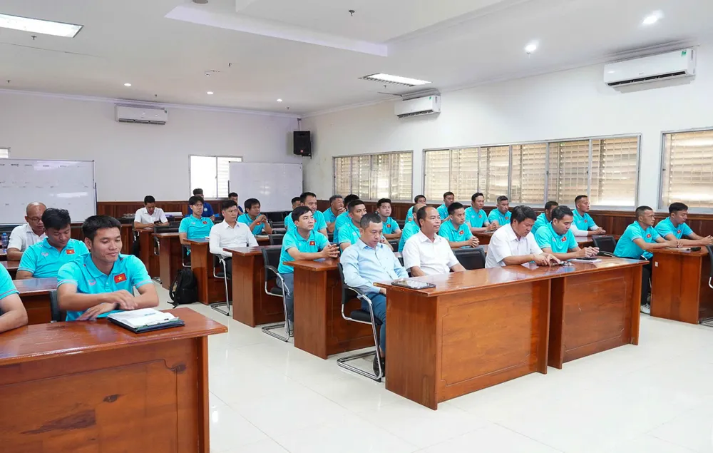 Tham dự khóa học có 24 học viên từ các CLB, trung tâm bóng đá, cơ sở đào tạo.