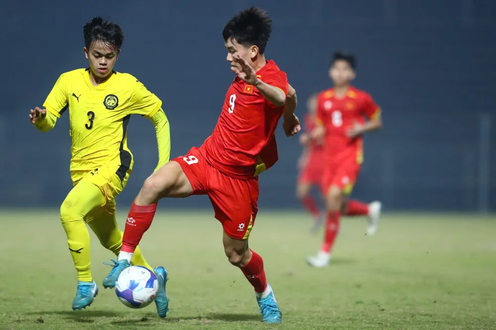 U17 Việt Nam sẽ gặp U17 Malaysia ở trận ra quân giải Đông Nam Á 2026.