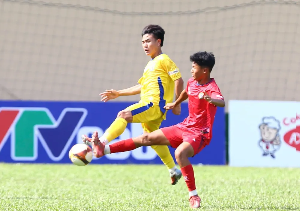 Giành 2 trận thắng liên tiếp, U15 SLNA sớm giành quyền vào Tứ kết.