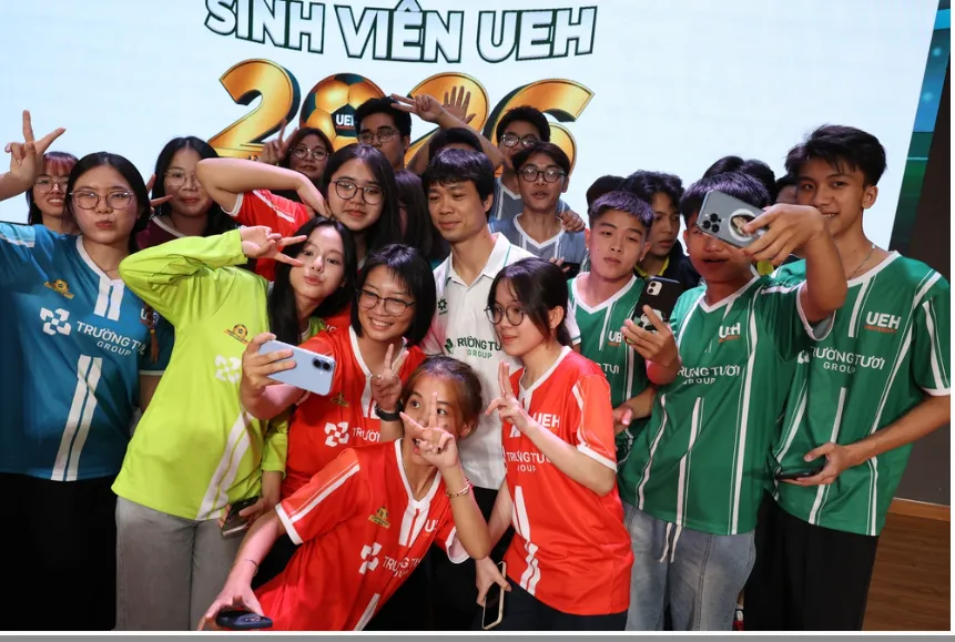 Công Phượng trở thành "điểm nóng" của buổi lễ