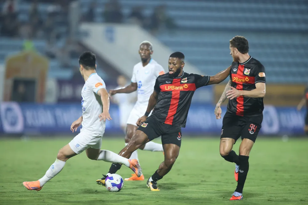 Nhiều CLB sẽ phải cân nhắc về sự lựa chọn tăng hay không số lượng cầu thủ nước ngoài từ mùa bóng tới.