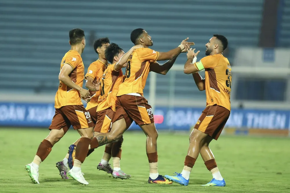 HA.GL bất ngờ vượt qua Nam Định ngay trên sân Thiên Trường. Ảnh: HAGL FC