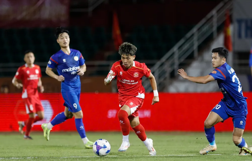 Sau trận thắng PVF ở vòng 16, Công an TPHCM đang làm một hơi 3 trận thua liên tiếp để xa dần nhóm đội tranh huy chương mùa này. Ảnh: PVF