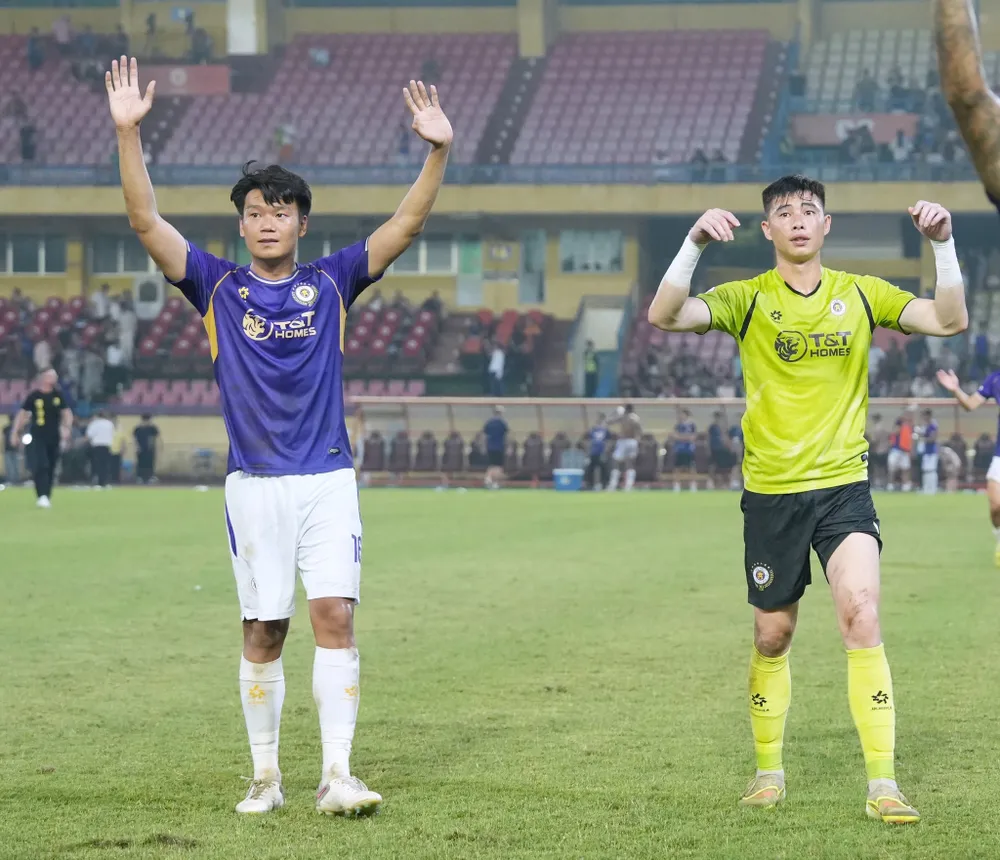 Thành Chung bị "treo giò" ở vòng 20 do thẻ phạt sẽ ảnh hưởng đến hàng thủ của Hà Nội FC trong chuyến làm khách trên sân Ninh Bình. 