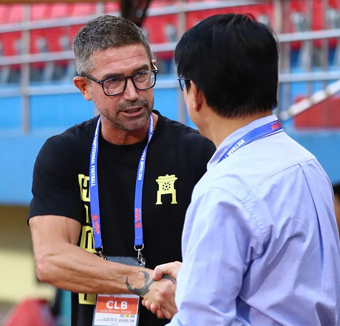 HLV Harry Kewell đang cùng Hà Nội FC thăng hoa trên bảng xếp hạng. Ảnh: ĐỨC CƯỜNG