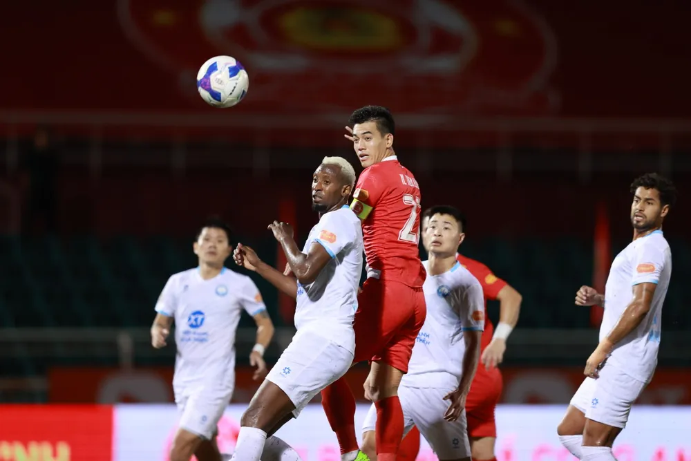 Tiến Linh liệu sẽ "giải hạn" ở cuộc so tài trên sân Thiên Trường ở vòng 21?