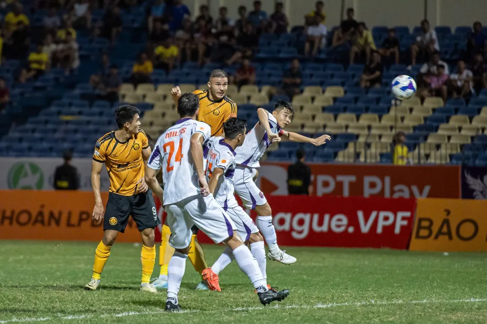 Trận lượt đi trên sân Thanh Hóa kết thúc với tỷ số hòa 1-1.