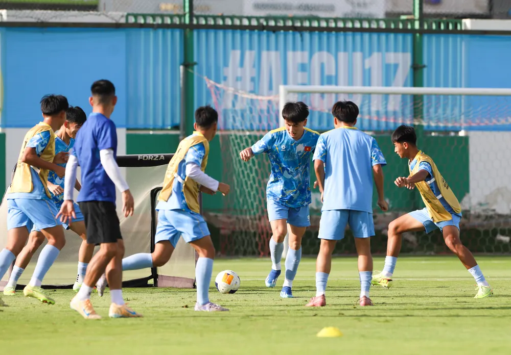 U17 Việt Nam và buổi tập cuối trước trận ra quân gặp U17 Yemen. Ảnh: ĐOÀN NHẬT
