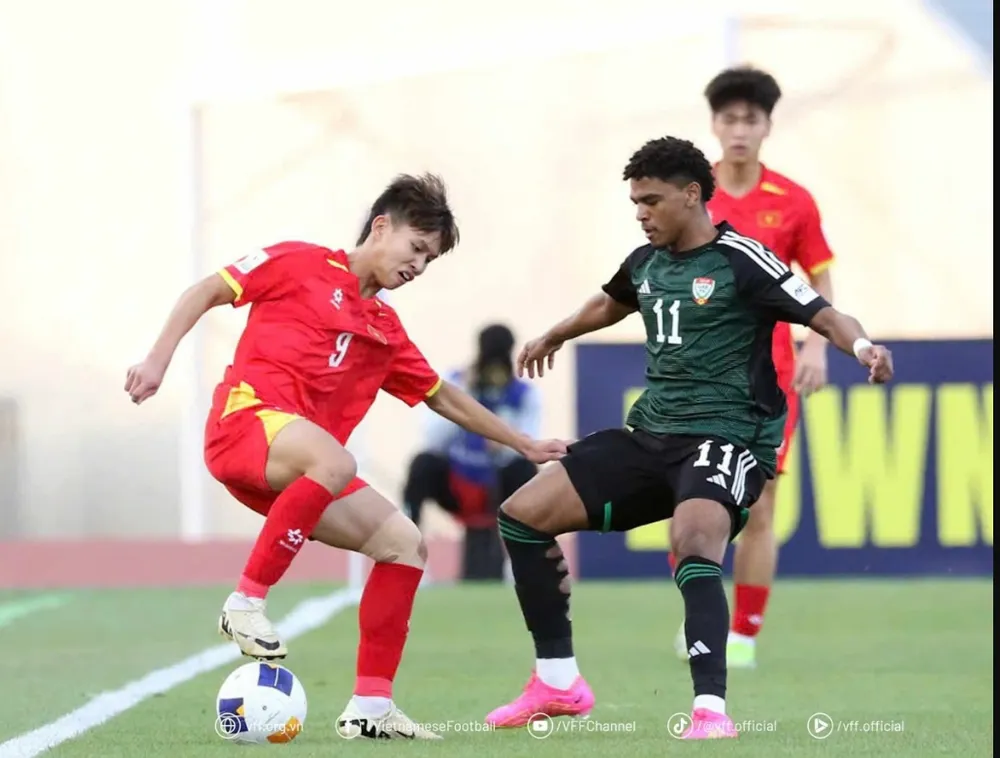 Cuộc so tài bất phân thắng bại giữa U17 Việt Nam và U17 UAE vào năm 2025. Ảnh: VFF