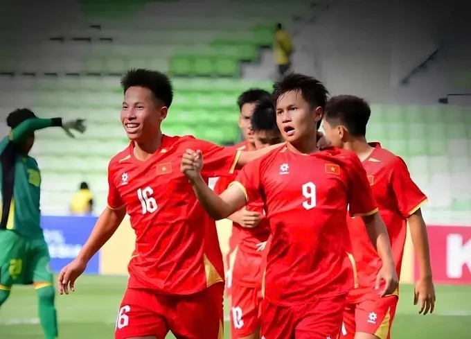 Công Hậu tỏa sáng với cú hat-trick bàn thắng cho U19 Việt Nam ở trận ra quân gặp Timor Leste. 