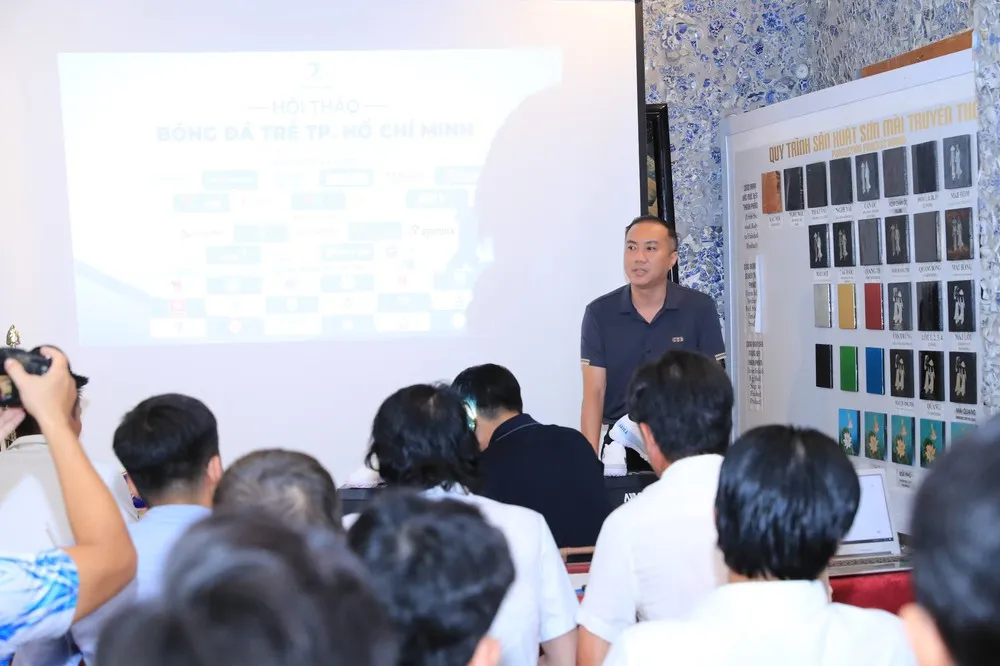 Phó chủ tịch VFF Nguyễn Xuân Vũ phát biểu tại Hội thảo. Ảnh: VIỆT CƯỜNG