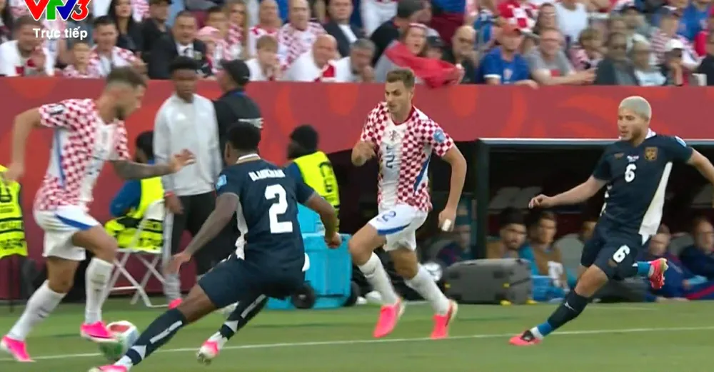 Croatia có chiến thắng kịp thời trước Panama để thắp lại hy vọng tranh vé đi tiếp.