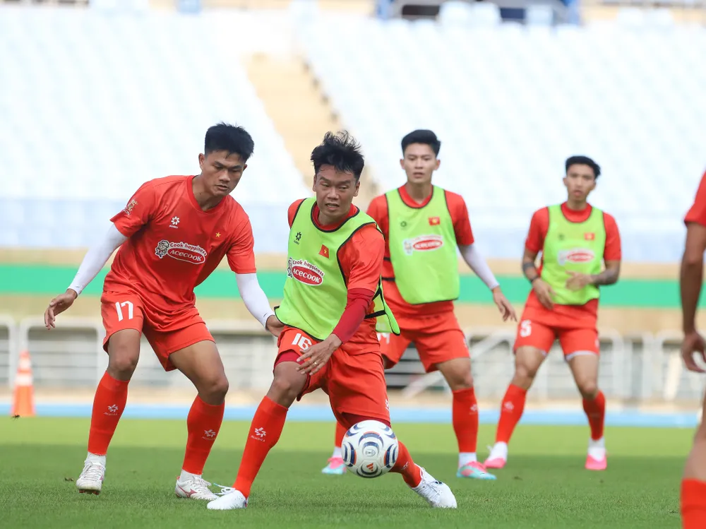 Đội tuyển Việt Nam trên sân tập ngày 4-7.
