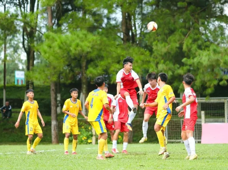 CLB TPHCM giành trọn 3 điểm trong cuộc so tài cùng SLNA.
