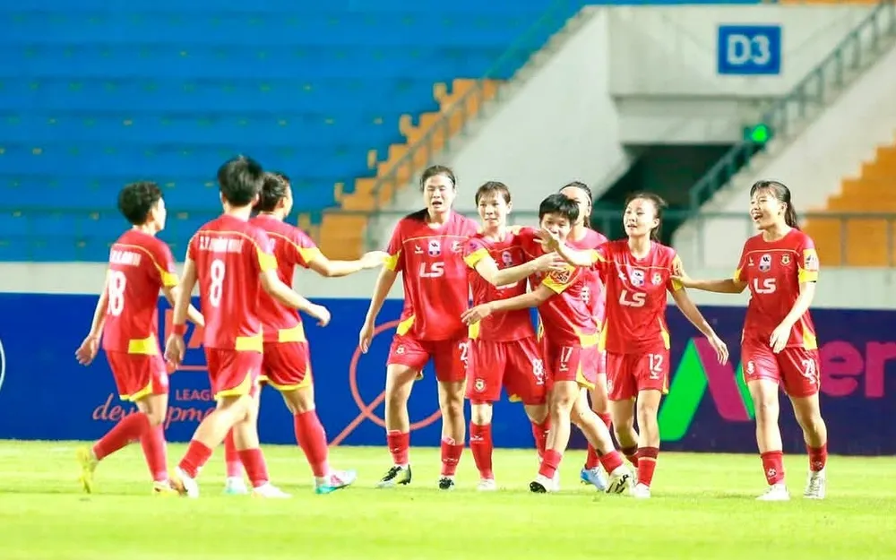 TPHCM I thẳng tiến ở ngôi đầu bảng sau lượt đi với 16 điểm.