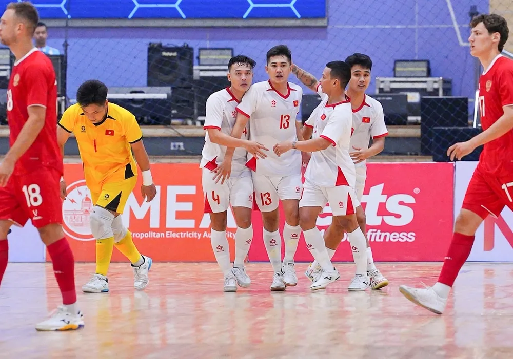 Đội tuyển futsal Việt Nam giành 1 điểm ở trận ra quân trước đối thủ mạnh là đội tuyển Nga. Ảnh: futsal Thailand