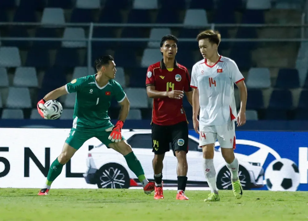 Thủ môn Lê Giang tạo sự an tâm sau hai trận đấu vừa qua. Ảnh: ANH KHOA