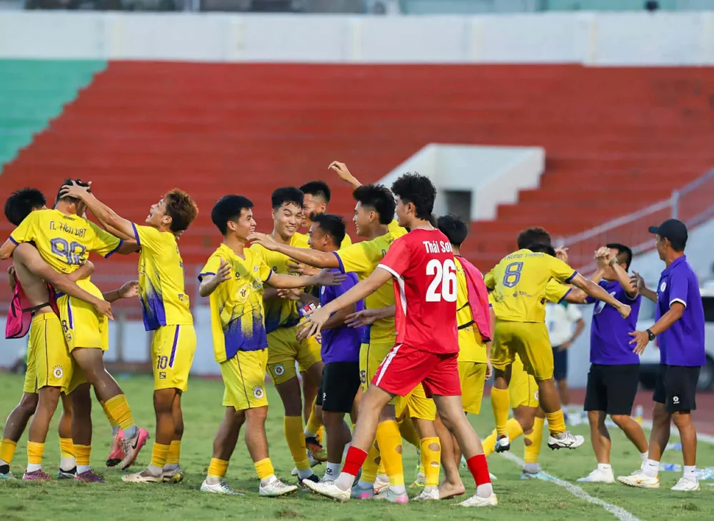 CLB Trẻ Hà Nội chính thức dược chuyển giao cho Thái Nguyên.