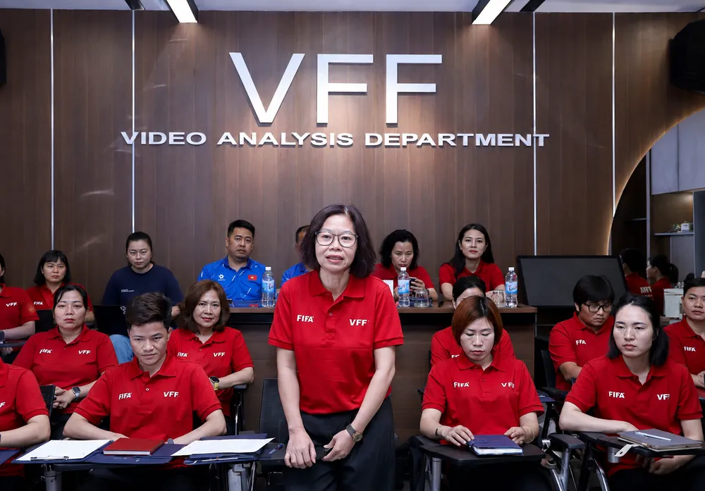 Khóa học chúng chỉ B đầu tiên tại Việt Nam có sự tham dự của 22 học viên từng là cựu tuyển thủ quốc gia.