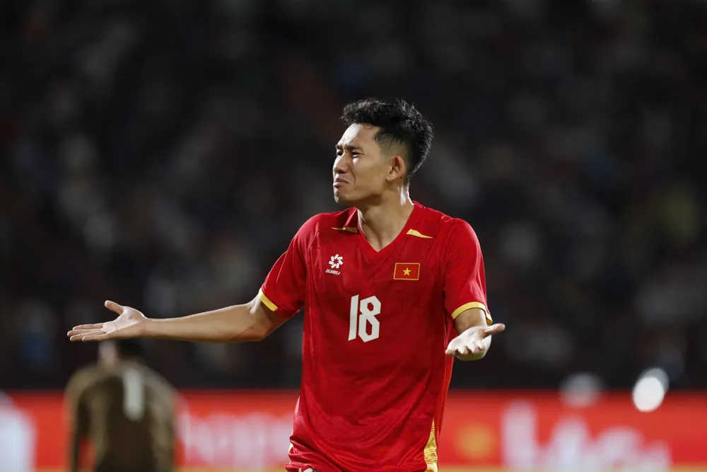 Hai Long một lần nữa ghi bàn trên sân Rajamangala. Ảnh: ANH KHOA