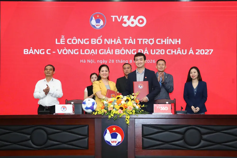 Lãnh đạo VFF và Tổng công ty Viễn thông Viettel tại lễ ký kết.