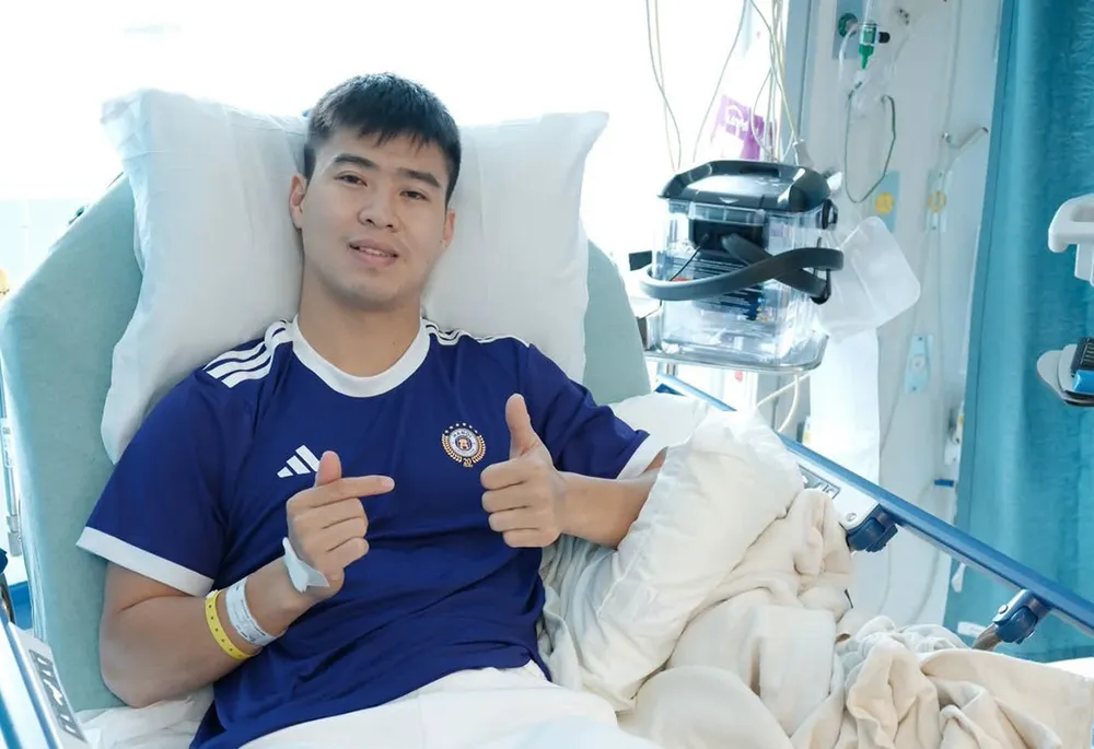 Duy Mạnh lạc quan sau ca phẫu thuật. Ảnh: FBNV