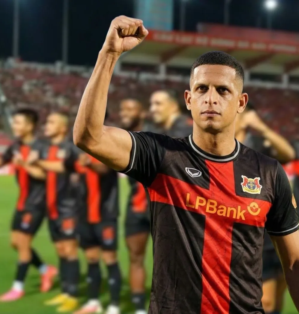 Vinicius (Ninh Bình), cầu thủ đầu tiên lập hat-trick ở mùa bóng mới V-League 2026-2027 (Ảnh: NBFC)