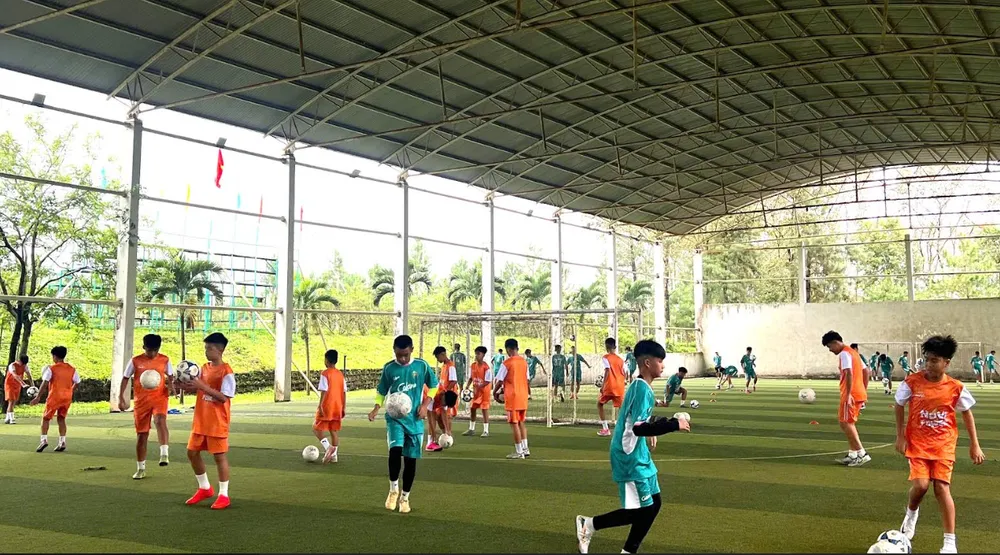 Các học viên trong buổi tập đầu tiên tại Học viện. Ảnh: ANH TRẦN