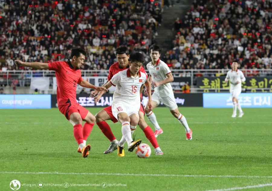 Đình Bắc và các đồng đội sẽ so tài cùng Hàn Quốc ở vòng bảng Asian Cup 2027. Ảnh: VFF
