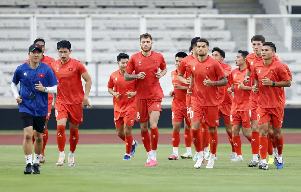 Đội tuyển Việt Nam tiến hành buổi tập trên sân Gelora Bung Karno (Jakarta, Indonesia) vào chiều 1-10. Đây cũng là buổi tập duy nhất trên sân này trước trận đấu với Pakistan. Ảnh: ANH KHOA