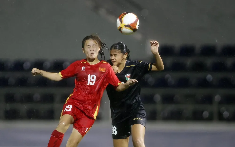 U17 nữ Việt Nam khởi đầu thuận lợi bằng chiến thắng 6-0 trước Palestine. Ảnh; ĐÔNG HUYỀN