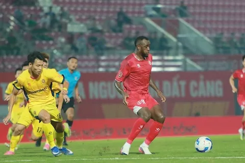 Thi đấu trên nhà nhà nhưng Hải Phòng bất ngờ để thua 1-2 trước các cầu thủ Thanh Hóa. Ảnh: ĐỨC CƯỜNG