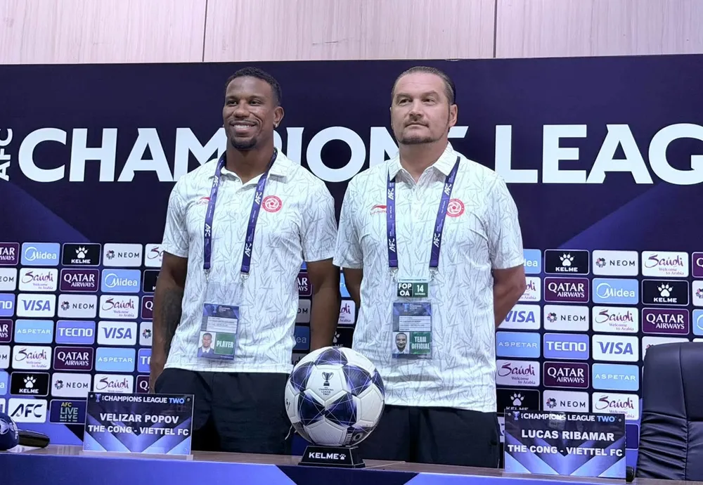 HLV Popov hướng đến kết quả tốt trước Persib vào tối 14-10. Ảnh: TCVT FC